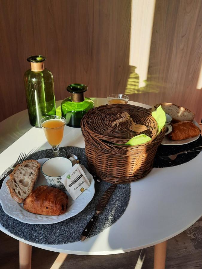 Le Lodge Des Chenes Brousses-et-Villaret Ngoại thất bức ảnh
